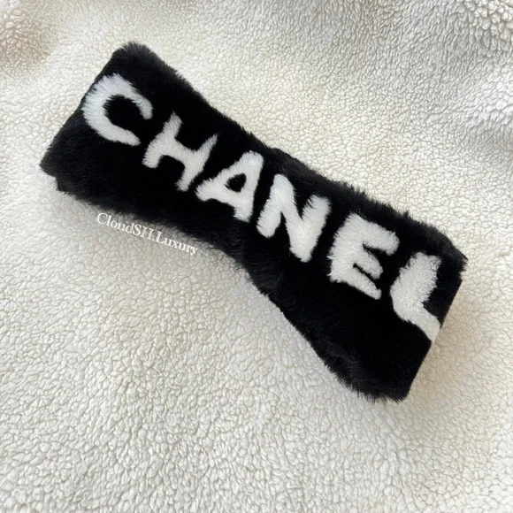 CHANEL | Accessories | Auth Chanel Black Logo Shearling  display picture 2